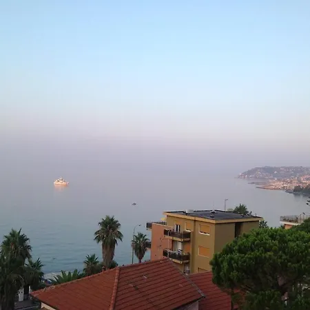 דירה Nobles Sea View