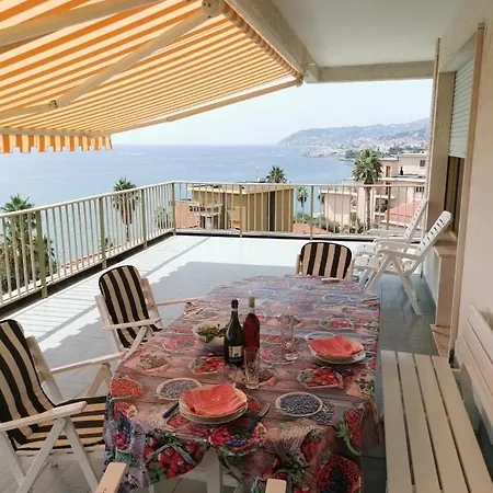 Nobles Sea View דירה *